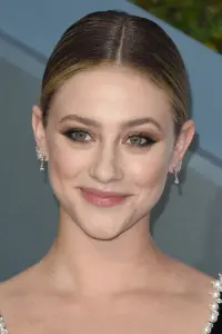 Фото Лілі Рейнхарт (Lili Reinhart)