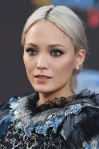 Фото Пом Клементьєв (Pom Klementieff)