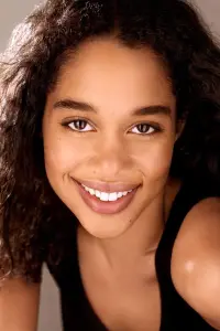 Фото Лаура Харріер (Laura Harrier)