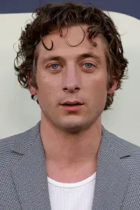 Фото Джеремі Аллен Уайт (Jeremy Allen White)