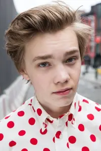 Фото Чарлі Пламмер (Charlie Plummer)