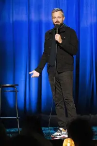 Фото  (Nate Bargatze)