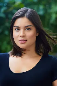 Фото Девері Джейкобс (Devery Jacobs)