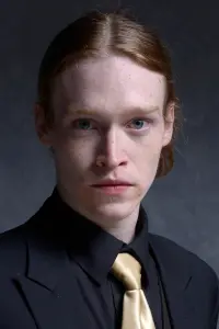 Фото Калеб Лендрі Джонс (Caleb Landry Jones)