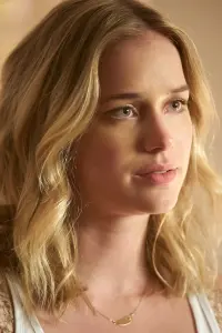 Фото Елізабет Лейл (Elizabeth Lail)