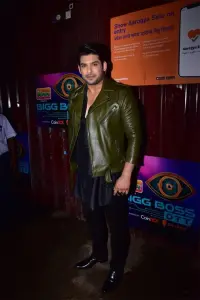 Фото  (Sidharth Shukla)