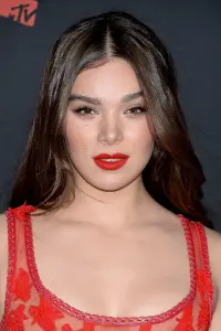 Фото Хейлі Стайнфельд (Hailee Steinfeld)