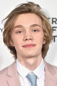 Фото Чарлі Пламмер (Charlie Plummer)