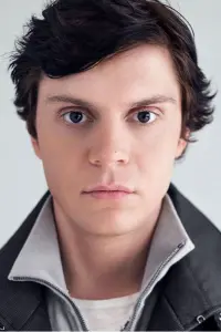 Фото Еван Пітерс (Evan Peters)