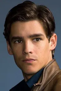 Фото  (Brenton Thwaites)