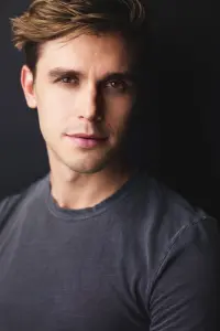 Фото  (Antoni Porowski)