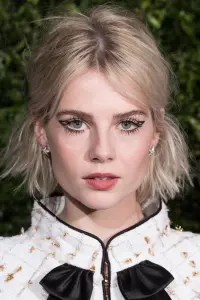 Фото Люсі Бойнтон (Lucy Boynton)