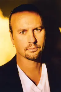 Фото  (Desmond Child)