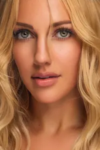 Фото  (Meryem Uzerli)