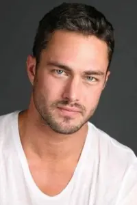 Фото  (Taylor Kinney)