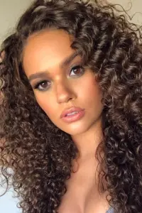 Фото Медісон Петтіс (Madison Pettis)