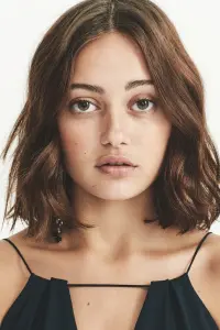 Фото Елла Пурнелл (Ella Purnell)