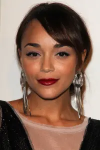 Фото Ешлі Мадекве (Ashley Madekwe)