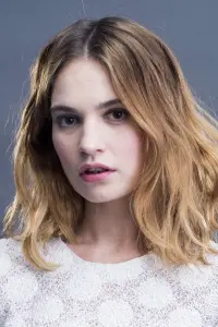 Фото Лілі Джеймс (Lily James)