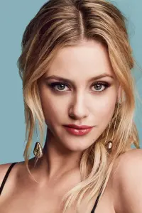 Фото Лілі Рейнхарт (Lili Reinhart)