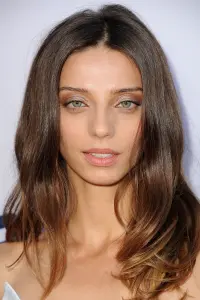 Фото Анжела Сарафян (Angela Sarafyan)