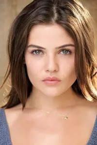 Фото Даніель Кемпбелл (Danielle Campbell)