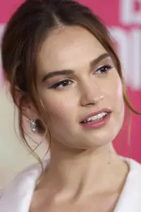 Фото Лілі Джеймс (Lily James)