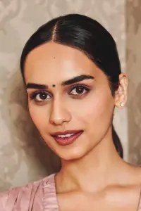 Фото  (Manushi Chhillar)