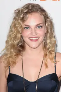 Фото Мадлен Брюер (Madeline Brewer)