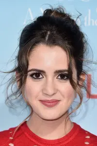 Фото Лаура Марано (Laura Marano)