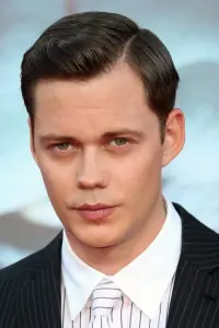 Фото Білл Скарсгард (Bill Skarsgård)