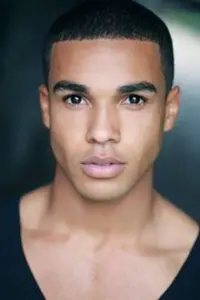 Фото Люсьєн Лавіконт (Lucien Laviscount)