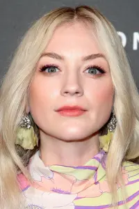 Фото  (Emily Kinney)