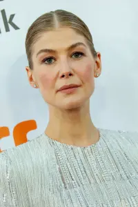 Фото Розамунд Пайк (Rosamund Pike)