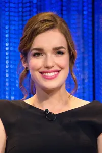 Фото  (Elizabeth Henstridge)