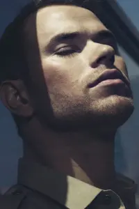 Фото Келлан Лутц (Kellan Lutz)