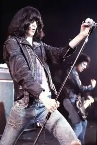 Фото  (Joey Ramone)