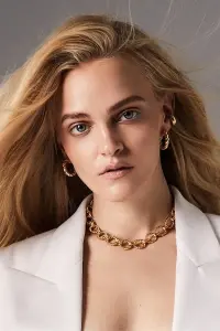 Фото Мадлен Брюер (Madeline Brewer)