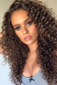 Фото Медісон Петтіс (Madison Pettis)