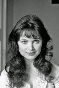 Фото Медлін Сміт (Madeline Smith)