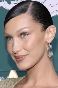 Фото  (Bella Hadid)