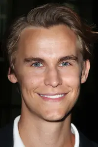 Фото Ріс Вейкфілд (Rhys Wakefield)