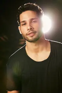 Фото  (Siddhant Chaturvedi)