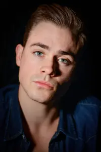 Фото  (Dacre Montgomery)