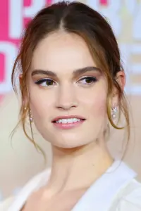 Фото Лілі Джеймс (Lily James)