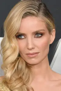 Фото Аннабель Уолліс (Annabelle Wallis)