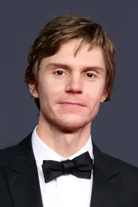 Фото Еван Пітерс (Evan Peters)