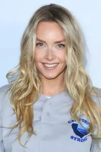 Фото  (Camille Kostek)