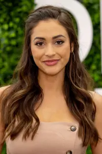 Фото  (Lindsey Morgan)