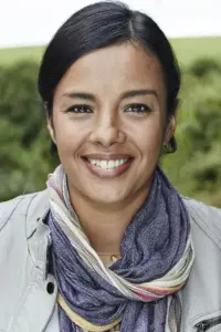 Фото  (Liz Bonnin)